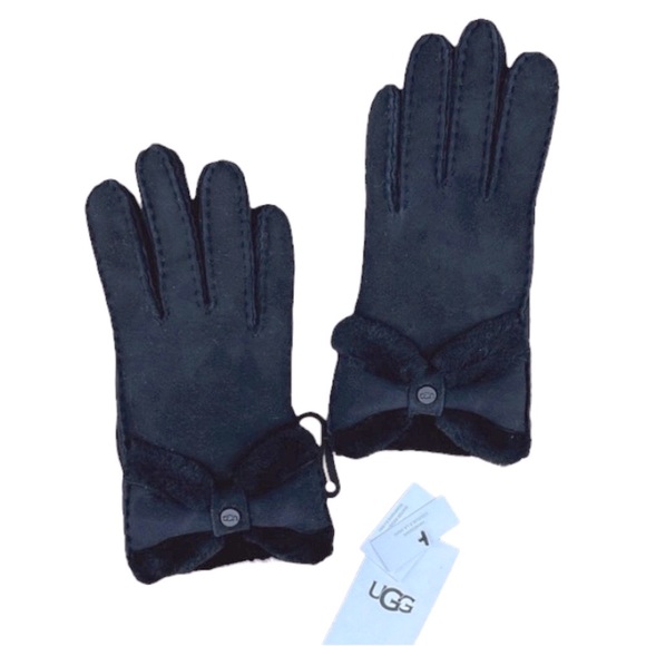 UGG Accessories Ugg Sheepskin Black Turned Bow Gloves Size